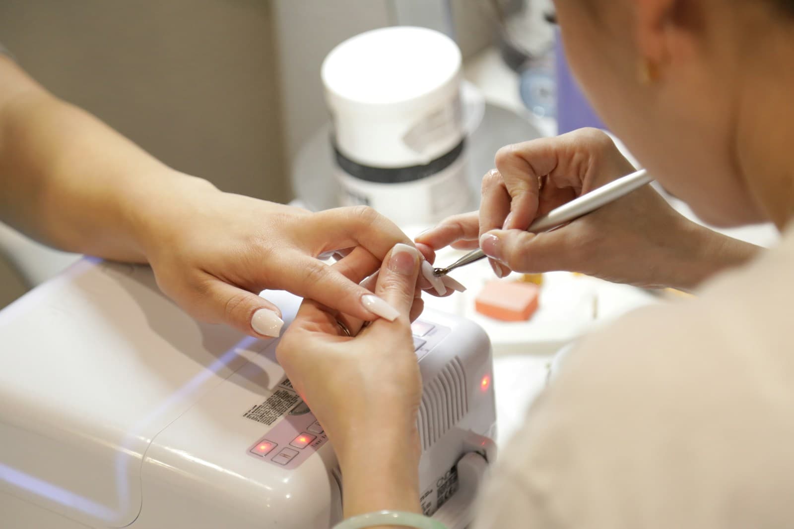 Manikyr hos Dental & Dermal