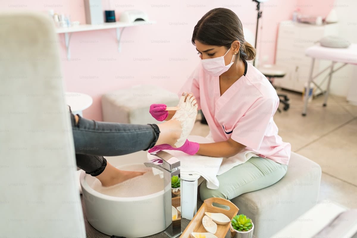 Manikyr og pedikyr hos Dental & Dermal